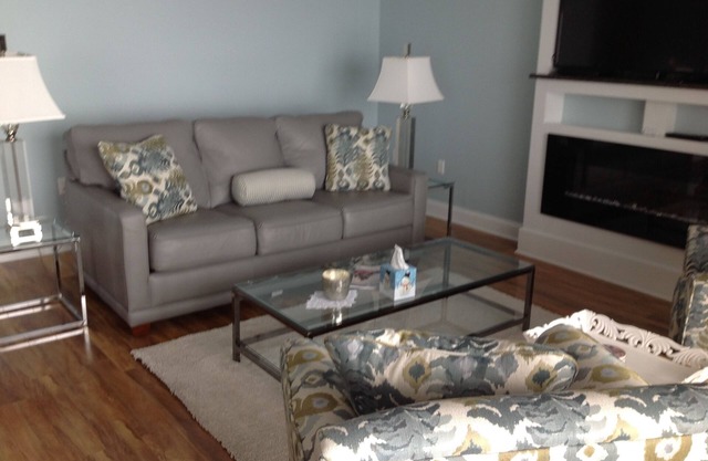LAKEFRONT CONDO #309 2BR/2BA-private balcony, private beach and wine tours!