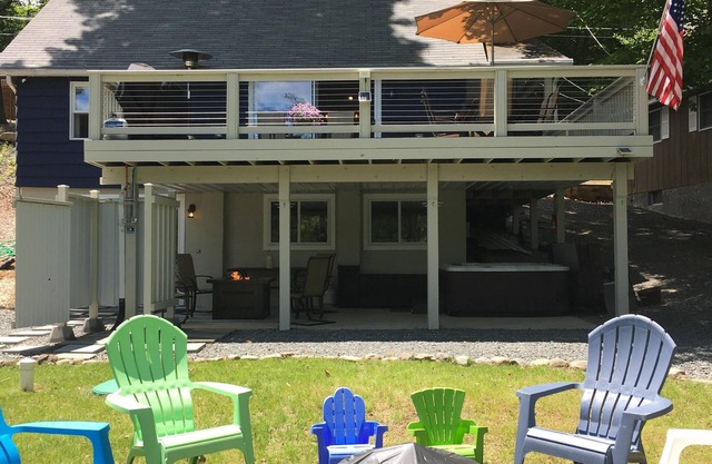 LAKEFRONT Cottage/Modern/Hot Tub/On Lake Wallenpaupack