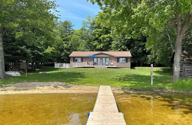 Lakefront Cottage on South Manistique Lake