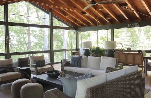 Lakefront, Dock, Hot Tub, Refined Rustic Luxury!