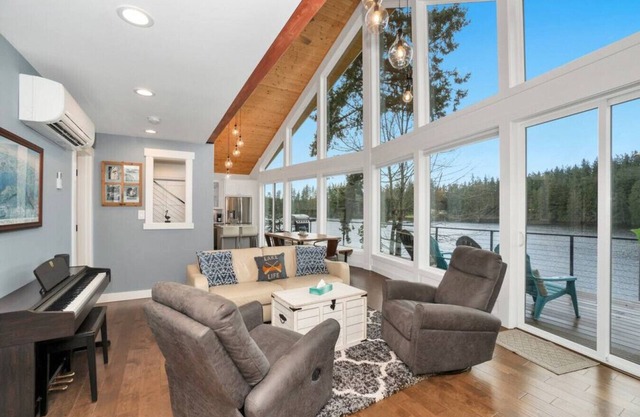 Lakefront Dreams | Kayaks, Private Dock, Views!