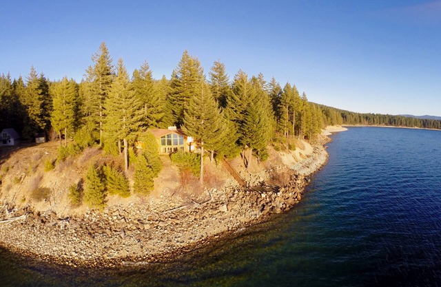 Lakefront Escape-HotTub, Fireplace, GameRoom + Stay&Save Free Nights