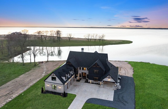 Lakefront Estate with 5 bedrooms, massive bunkroom, and pickleball court.