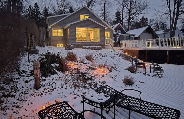 Lakefront Four Seasons Home ~ Magnificent Views > Swim.Ski.Golf.Hike .RELAX.!