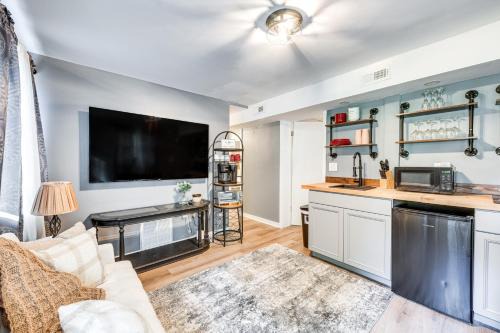 Lakefront Guest Suite Near Richmond