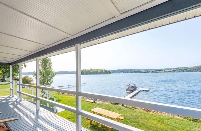 Lakefront Home With Island View