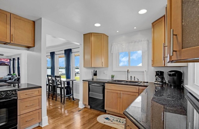 Lakefront home on Chippewa Lake OH. Includes kayaks and paddle boards (SUPs).
