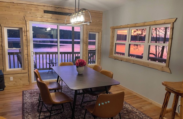 Lakefront home with amazing sunsets, fall foliage!