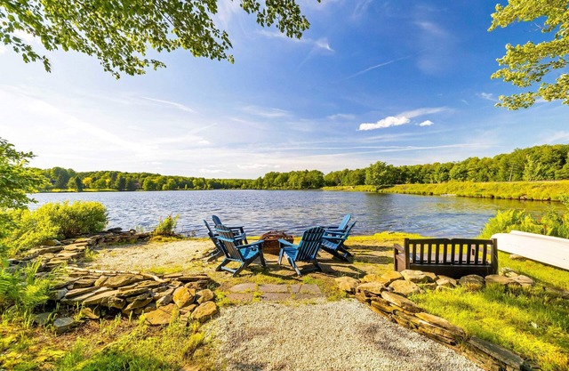 Lakefront, Hot Tub, Dog Friendly, Resort Amenities