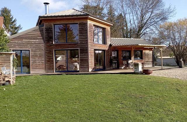 Lakefront house in private park near Chablis and less than 2 hours from Paris