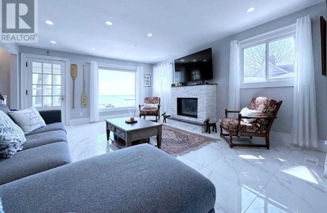 Lakefront House With Private Beach