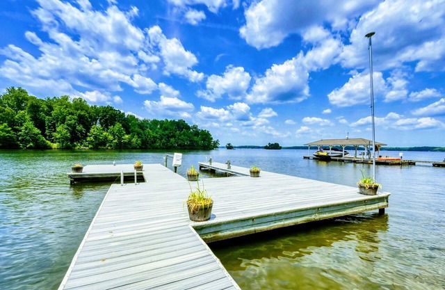 Lakefront Lake Anna Views, Dock, Beach, Firepit