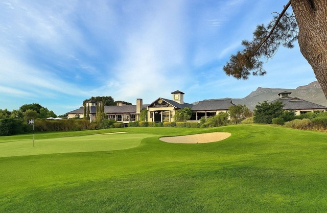 Lakefront Luxury in Pearl Valley – Golf & Wine