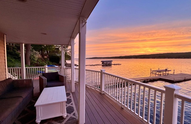 Lakefront Luxury:Your Perfect Finger Lakes Getaway! Come Create Lasting Memories
