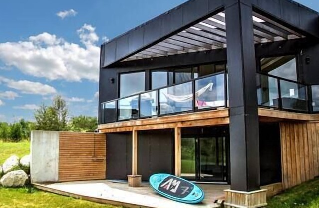 Lakefront Modern Cottage: 25 mins to Blue Mountain
