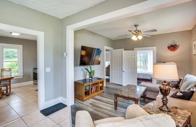 Lakefront Mound Getaway: Near Snowmobiling Trails!