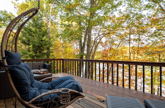 ✔ Lakefront paradise & lake toys included! Hot Tub~Dock~Game room & Fire-pit!