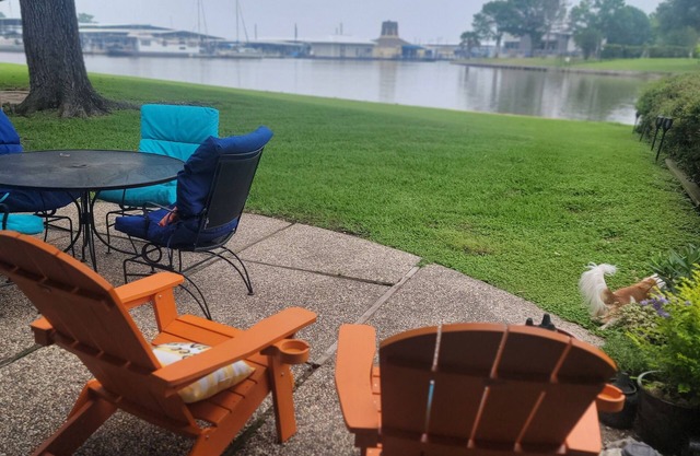 LAKEFRONT PARADISE, WATERFRONT - BRING THE BOAT!