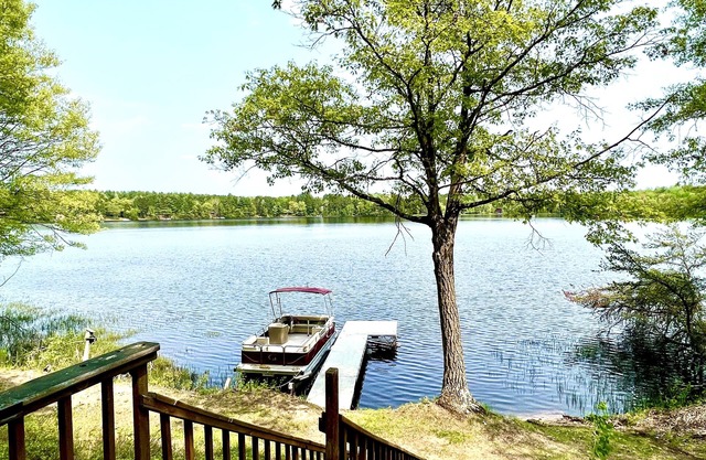 Lakefront! Pine Cone Cottage on Lake McKinley NEW
