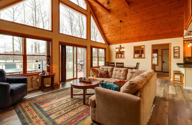 Lakefront Poconos Family Home w/Pool Access