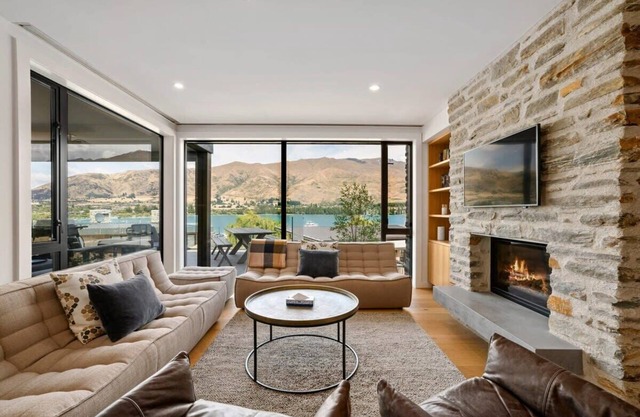 Lakefront Premier Sum