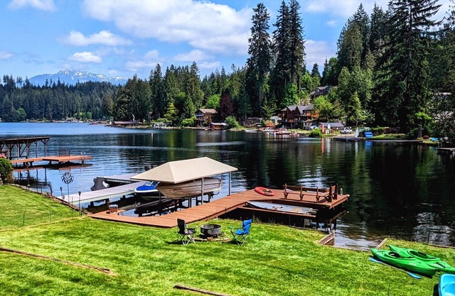 Lakefront Retreat: Private Dock, Fire Pit, BBQ, AC, Dog Friendly
