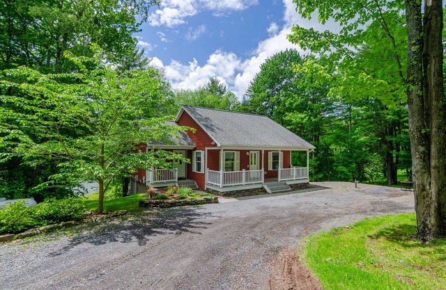 Lakefront Serenity in the Catskills near All Star Village