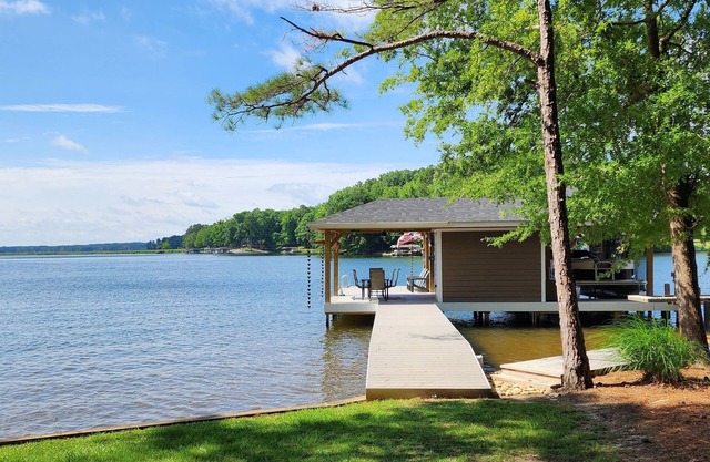 Lakefront single-story home, Flat lot! Huge game room!