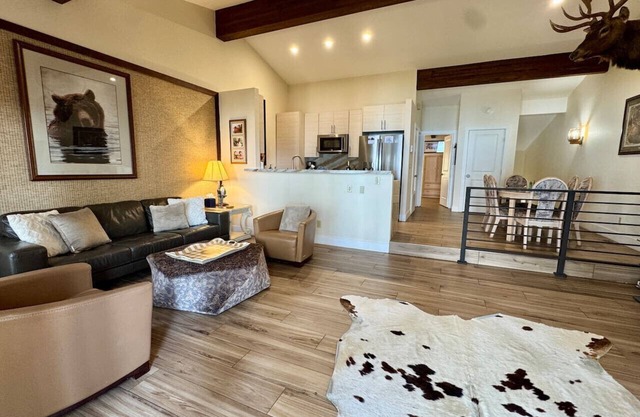 Lakefront Townhome | Prvt Beach & Decks | Sleeps 6