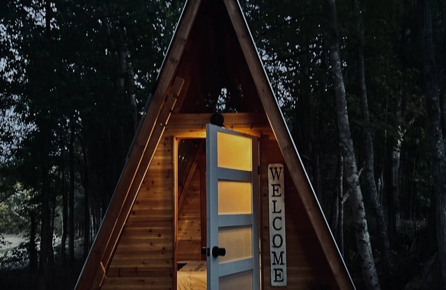 Lakefront Transforming Micro Cottage on Cherokee Lake