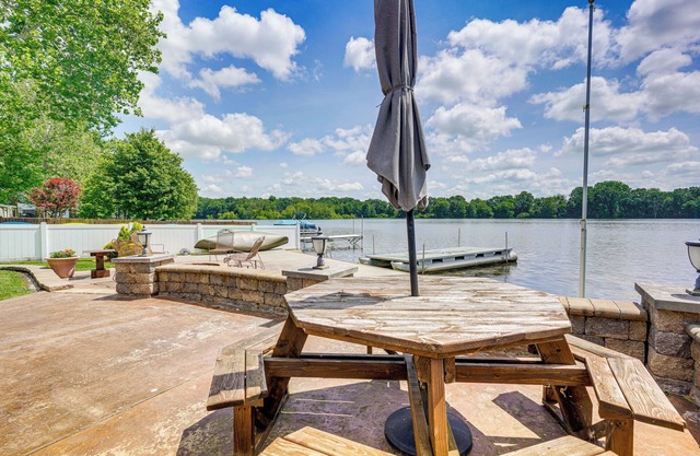 Lakefront Vacation Rental ~ 10 Mi to Shipshewana!