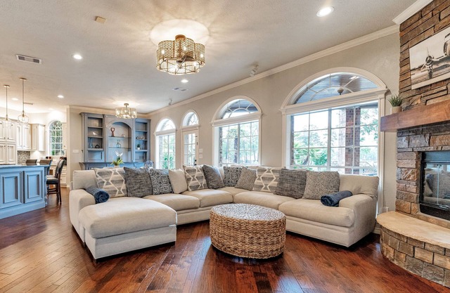Lakefront Zen Home w/Pool & Spa 30 Mins Downtown