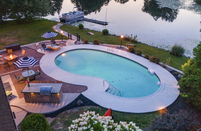 Lakehouse w/Heated Pool, Hot Tub, Pontoon, Kayaks, Games