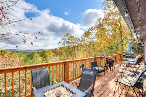 Lakemont Mountain Cabin with Game Room and Hot Tub!