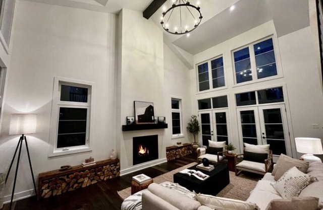 Lakeridge House, is an executive luxury weekly summer & off-season weekly rental