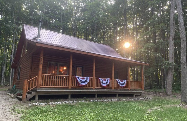 Lakes of the North Cabin near trails - Access to Clubhouse with Pool and Hot Tub