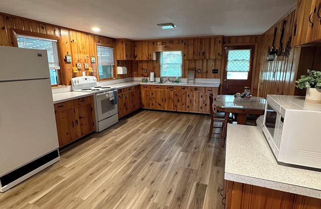 Lakes Region Cozy Camp in Shellcamp