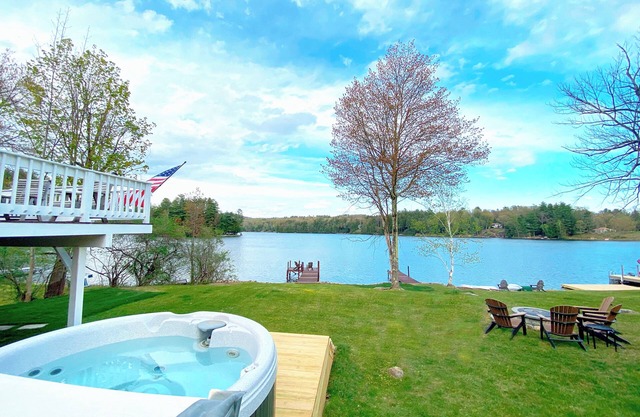 Lakeshore Cottage- Family and Pet Friendly