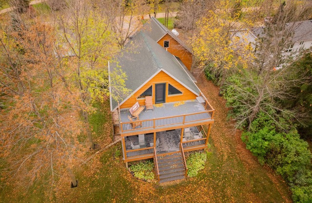 Lakeside 3-bdrm chalet cabin near Alexandria - minutes from Carlos Creek Winery!