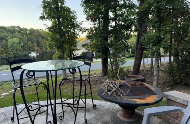 Lakeside Bliss - Lake, Hot Tub, Fire Pit