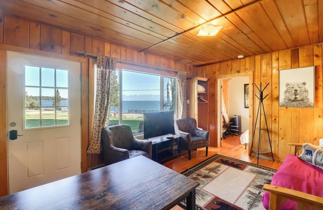 Lakeside Cabin w/Beach ~ 14 Mi to Ski Area!