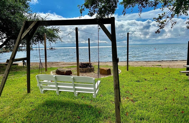 Lakeside Cabin With Your Own Personal Sandy Beach and Expansive Lake View