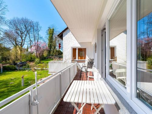 Lakeside Comfort with Balcony