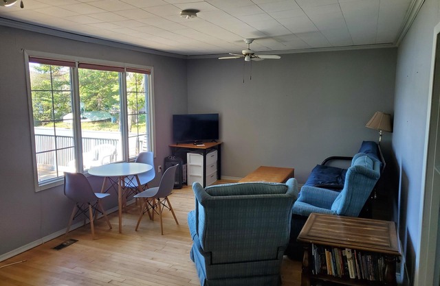 Lakeside Getaway - Close to Sault Ste Marie. Pet-Friendly!