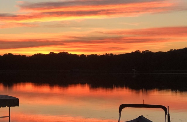 Lakeside Getaway! 35 mins from downtown Minneapolis & close to Mall of America