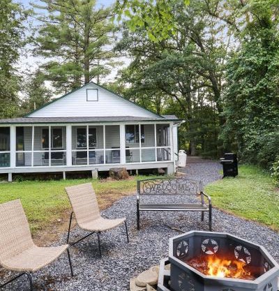 Lakeside Haven, a Modern Cottage with Lake Views
