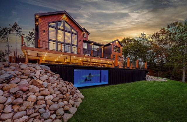 Lakeside Mansion 10000SF - Heated Pool - Two Hot Tubs - Theater- Sleeps up to 62