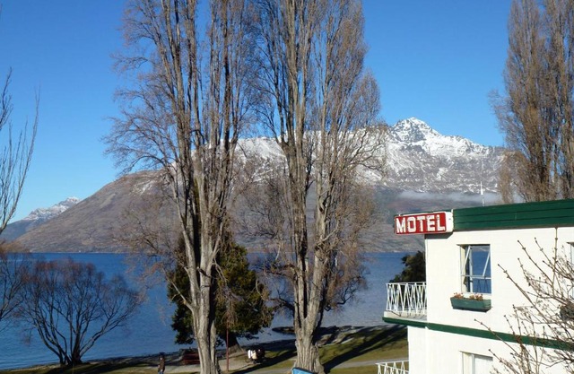 Lakeside Motel