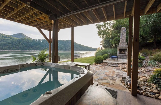 Lakeside Mountain Retreat in Mooresburg