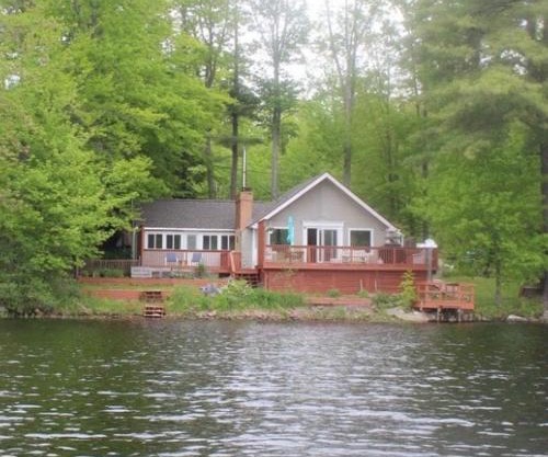 Lakeside Retreat - HOT TUB, Swimming, Boats